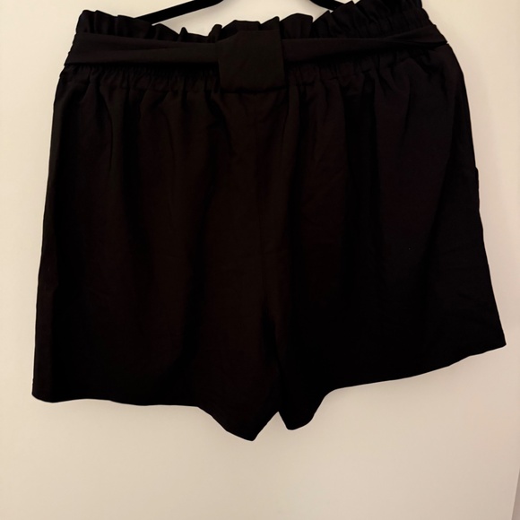 Black Paper bag waist shorts with tie waist - Picture 2 of 2
